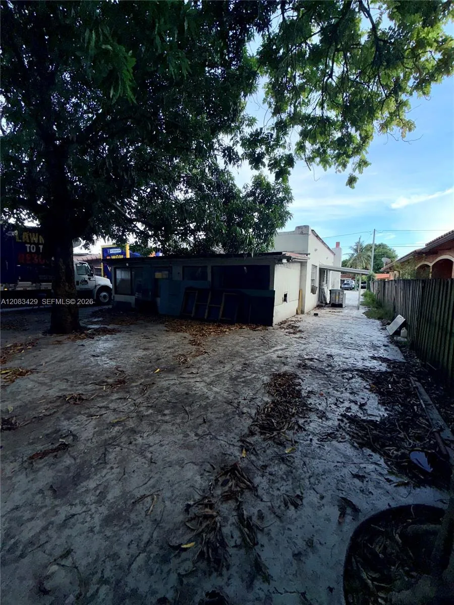 1829 NW 5th St Miami, FL 33125
