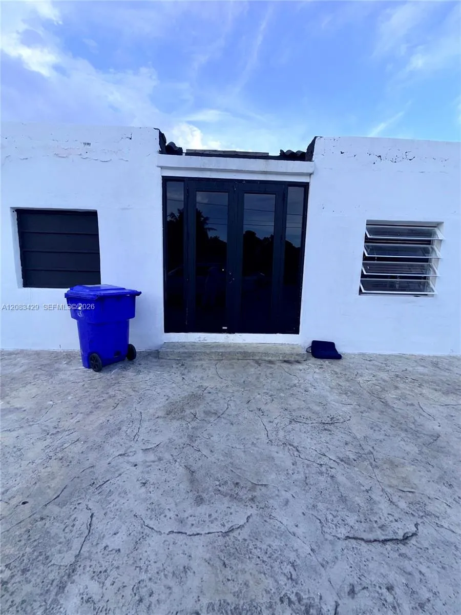 1829 NW 5th St Miami, FL 33125