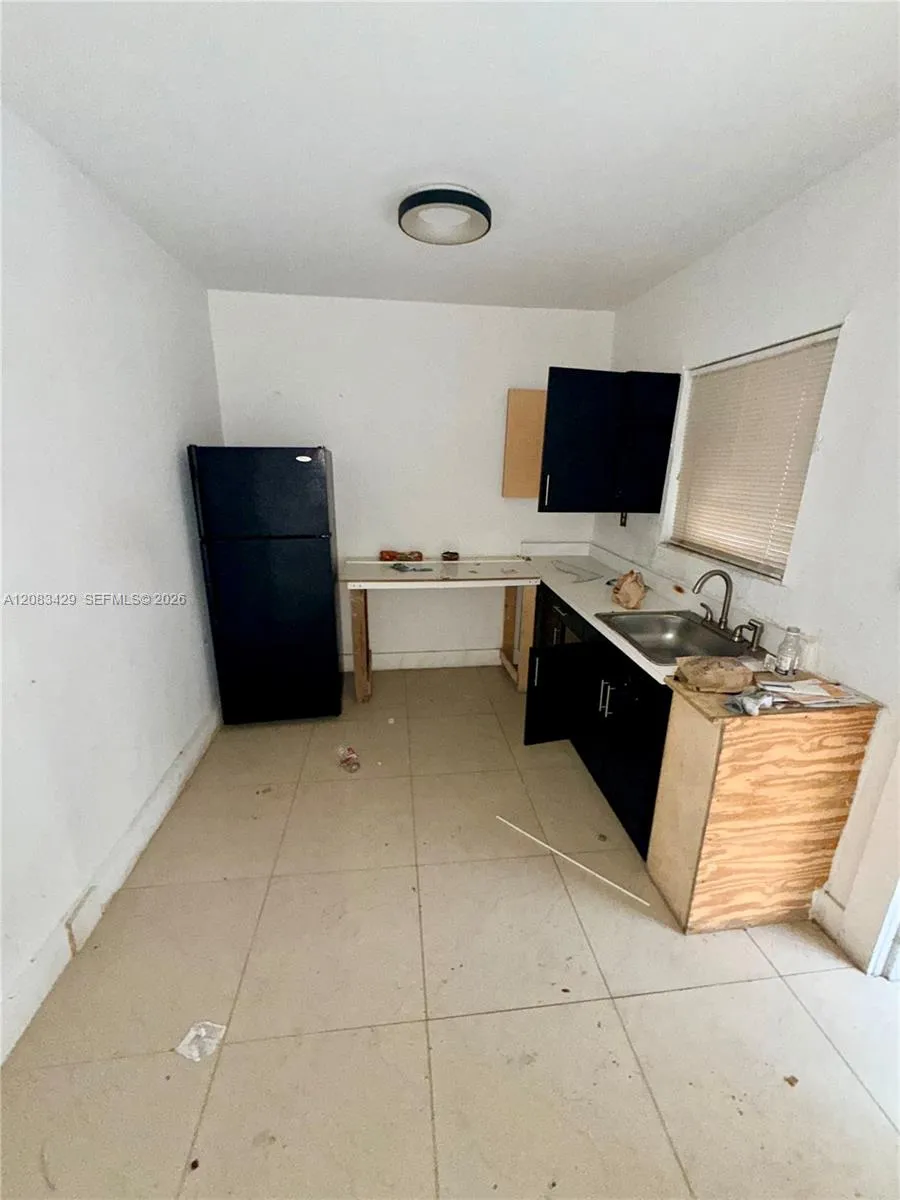 1829 NW 5th St Miami, FL 33125