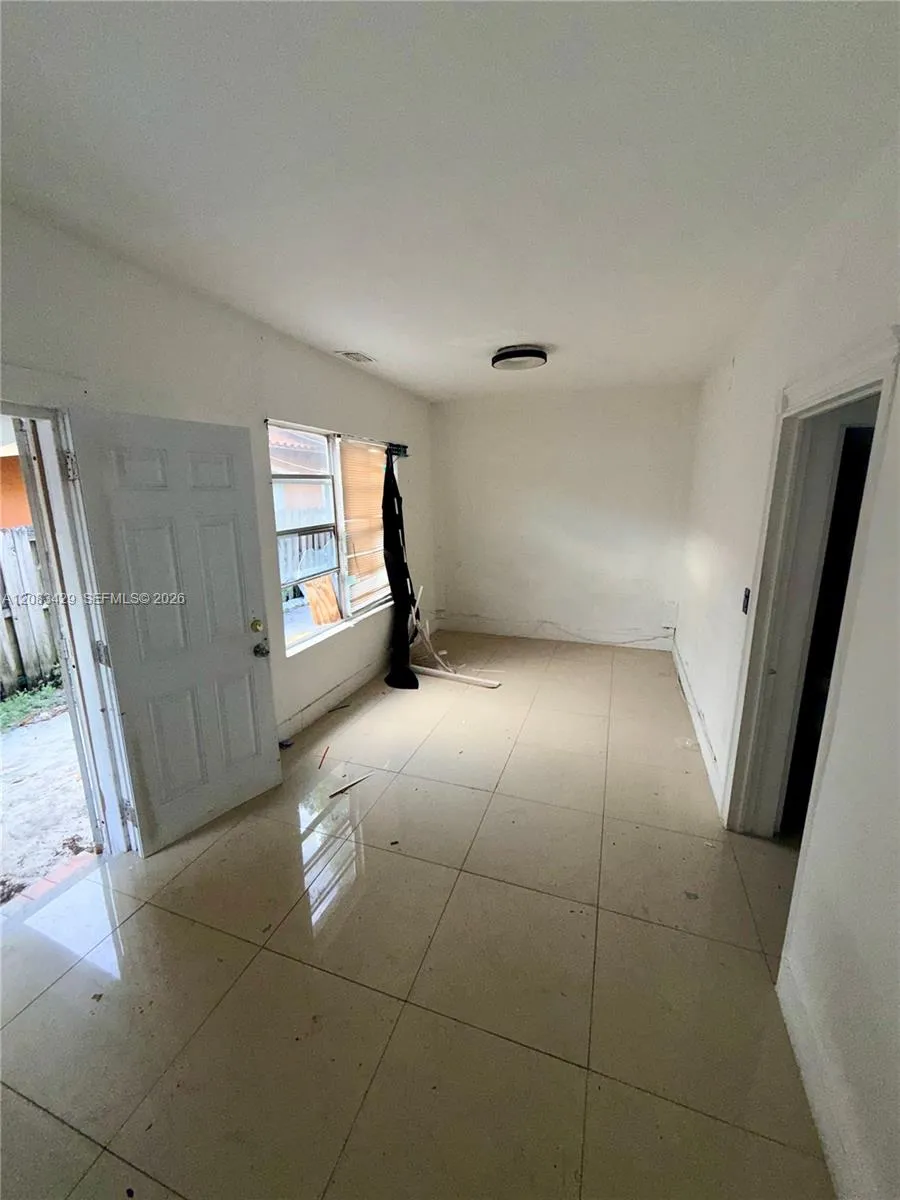 1829 NW 5th St Miami, FL 33125