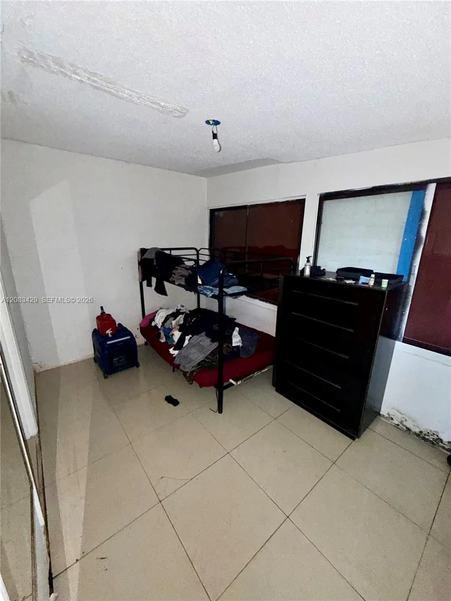1829 NW 5th St Miami, FL 33125