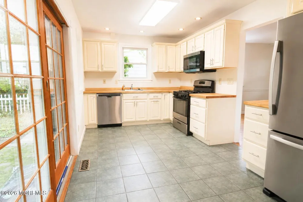 112 Sunnybrook Road Cherry Hill, NJ 08034