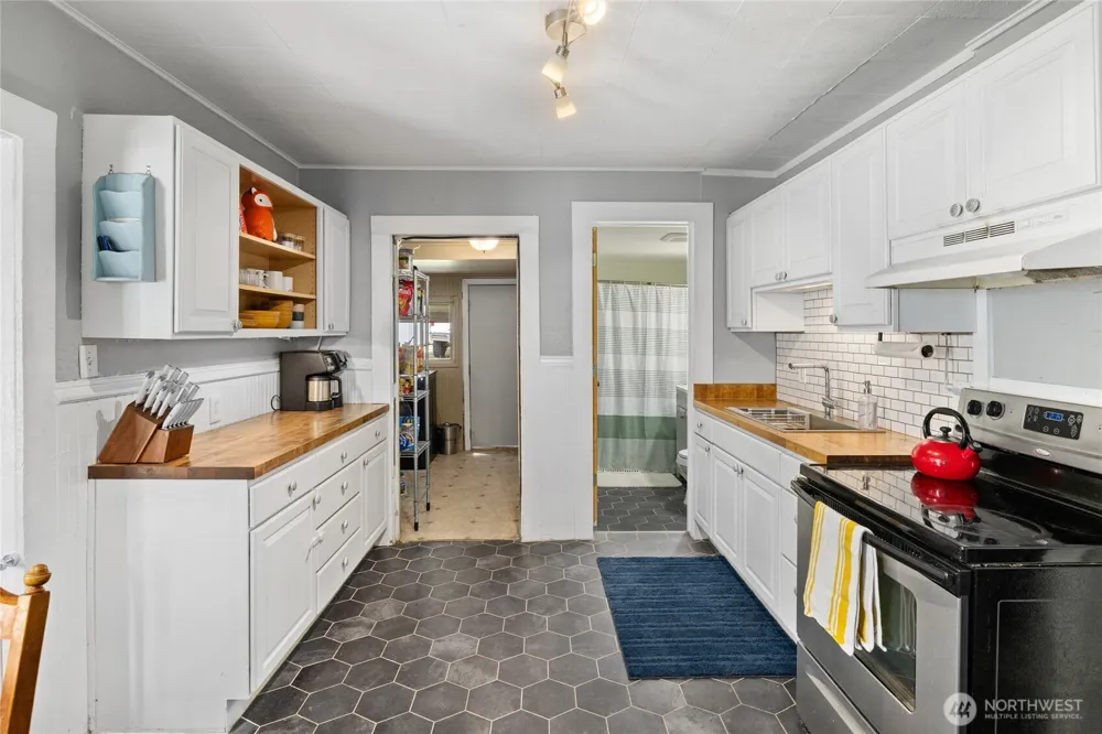 8171 SR 903 Ronald, WA 98940
