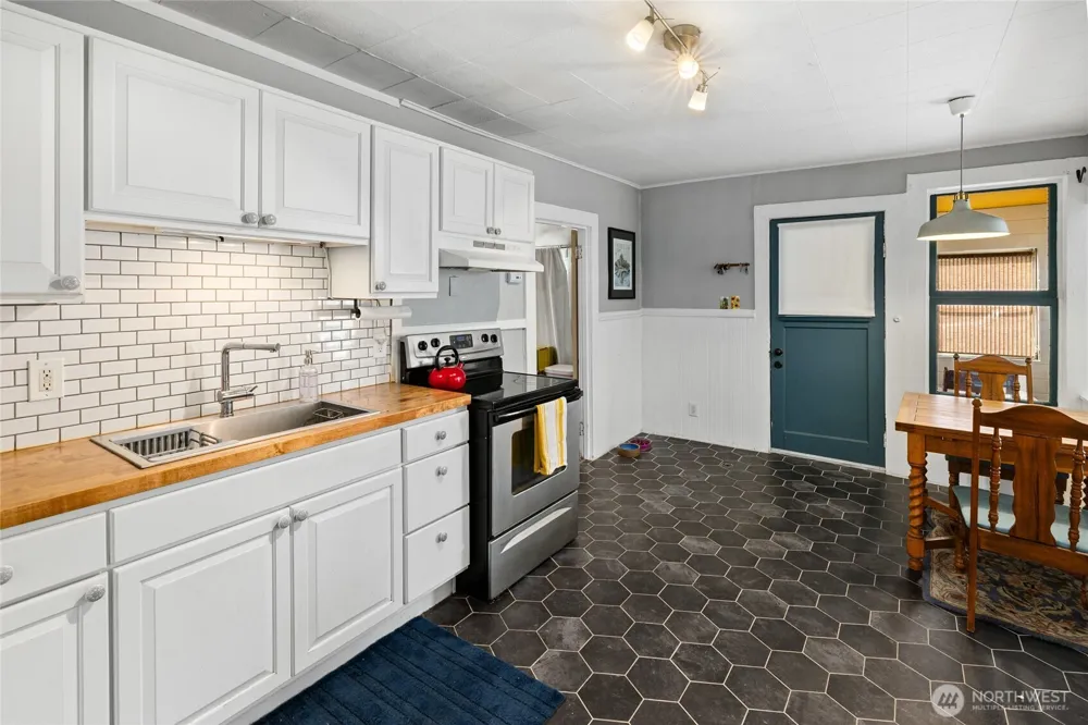 8171 SR 903 Ronald, WA 98940