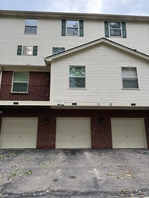 1111 Fountain View Circle South Lyon City, MI 48178