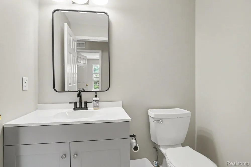 1111 Fountain View Circle South Lyon City, MI 48178