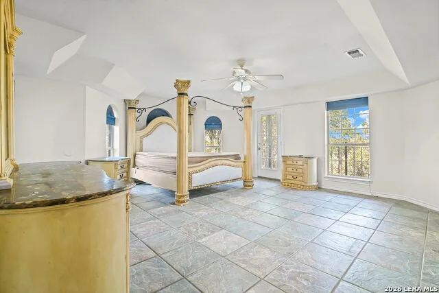 5280 Smith Rd Von Ormy, TX 78073