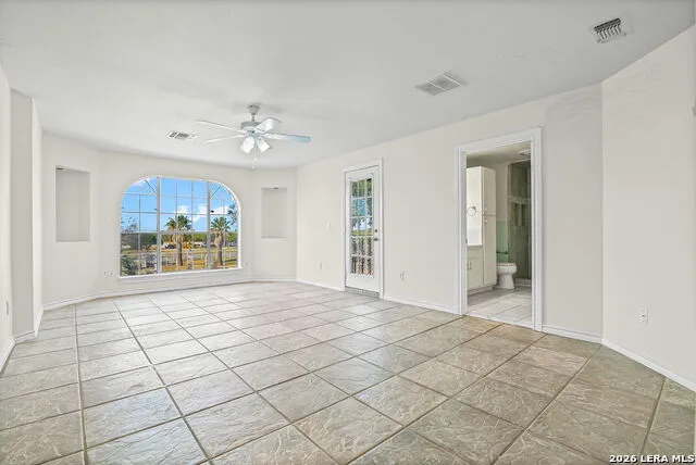 5280 Smith Rd Von Ormy, TX 78073