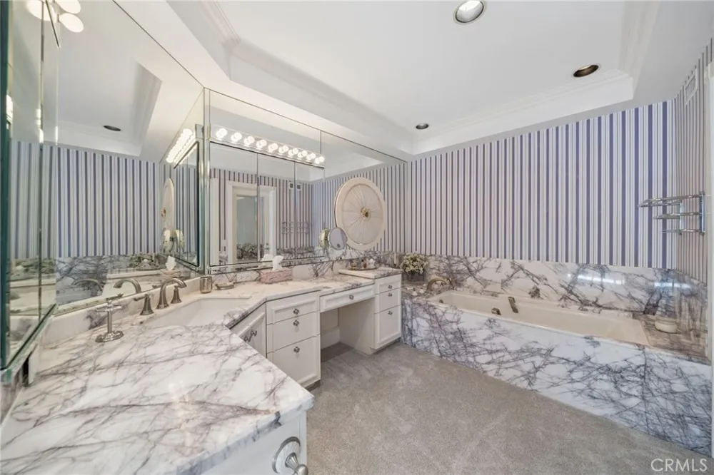 8031 Calle De La Plata La Jolla, CA 92037