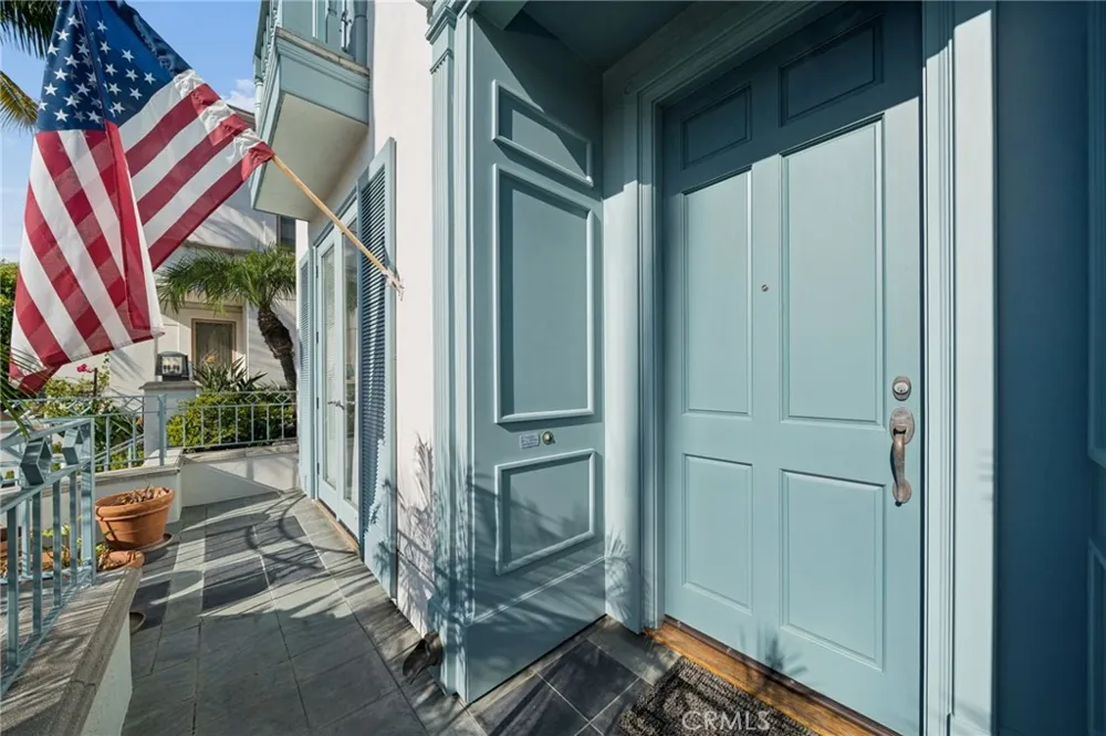 8031 Calle De La Plata La Jolla, CA 92037