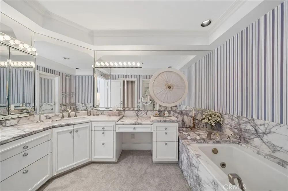 8031 Calle De La Plata La Jolla, CA 92037