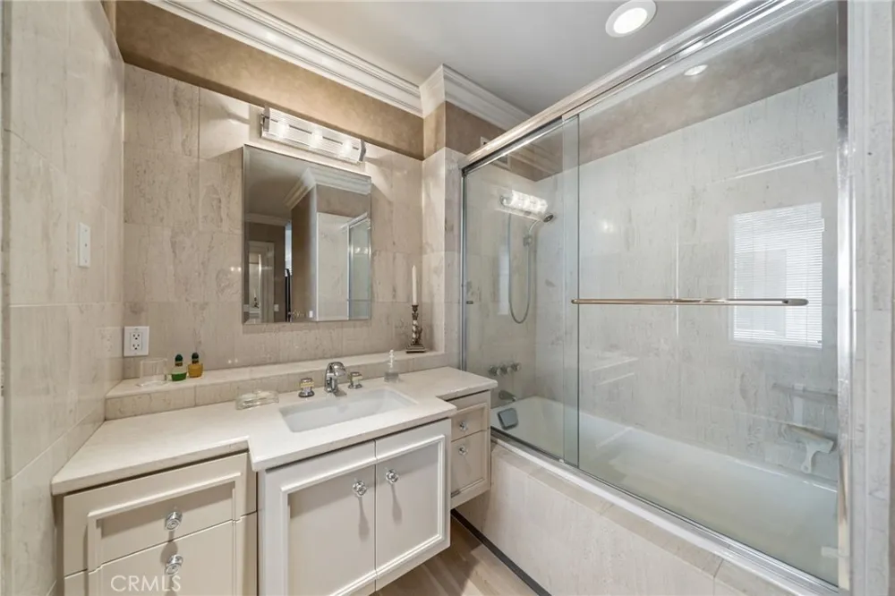 8031 Calle De La Plata La Jolla, CA 92037
