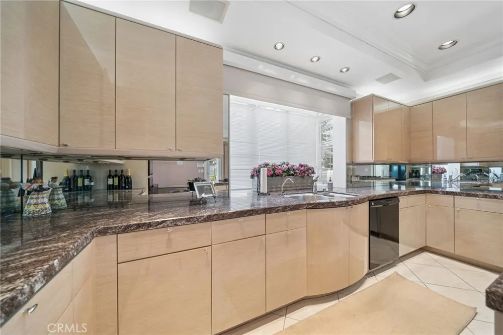 8031 Calle De La Plata La Jolla, CA 92037