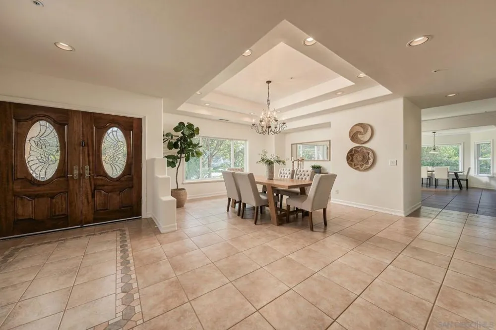 1990 Quail View Dr Vista, CA 92084