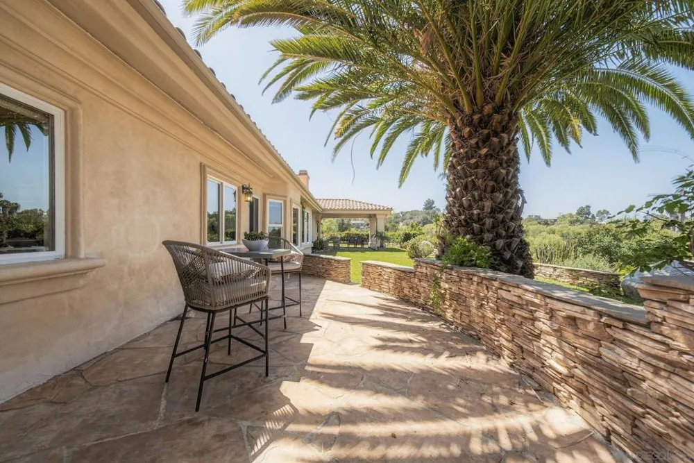 1990 Quail View Dr Vista, CA 92084