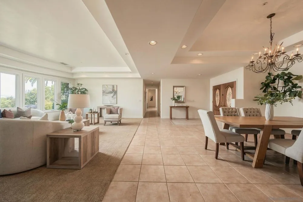 1990 Quail View Dr Vista, CA 92084