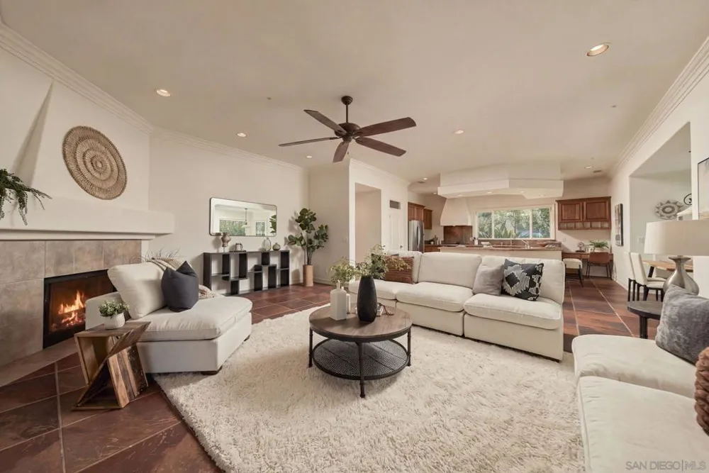 1990 Quail View Dr Vista, CA 92084