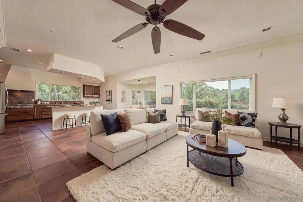 1990 Quail View Dr Vista, CA 92084