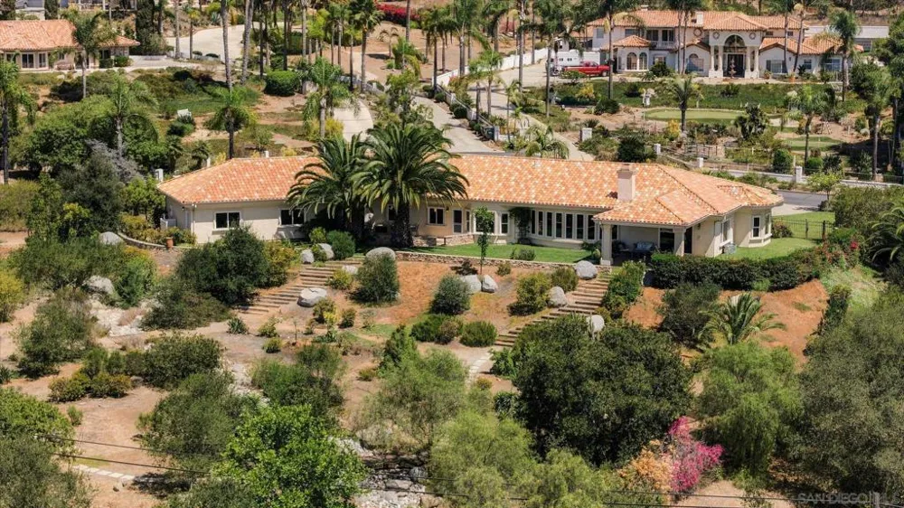 1990 Quail View Dr Vista, CA 92084