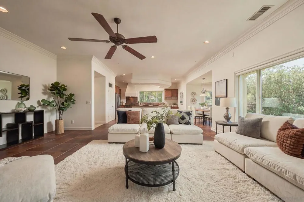 1990 Quail View Dr Vista, CA 92084