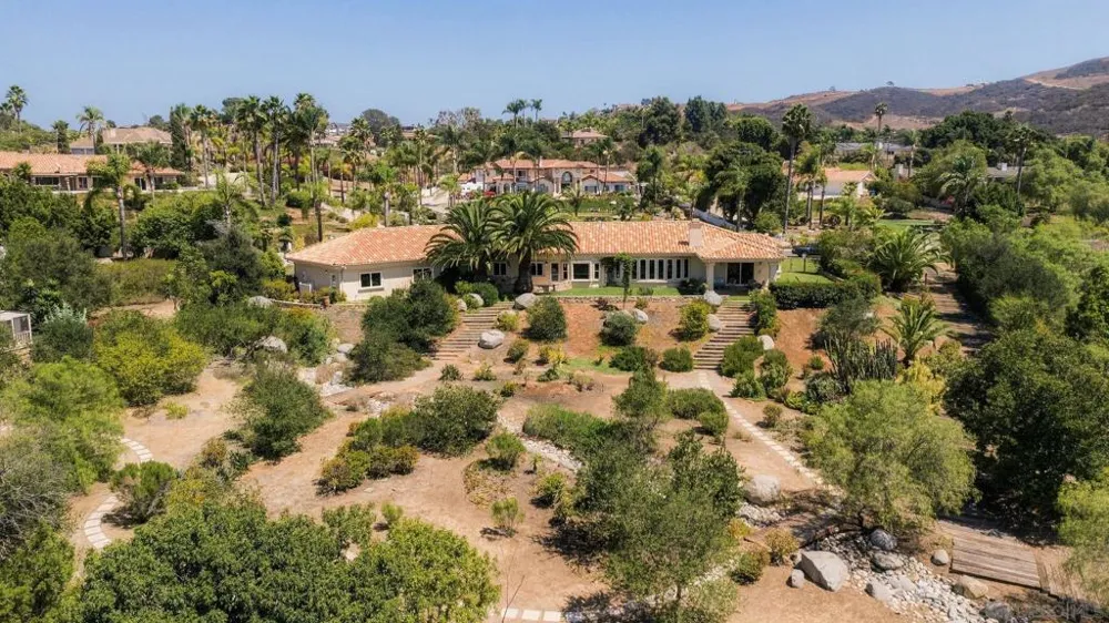 1990 Quail View Dr Vista, CA 92084
