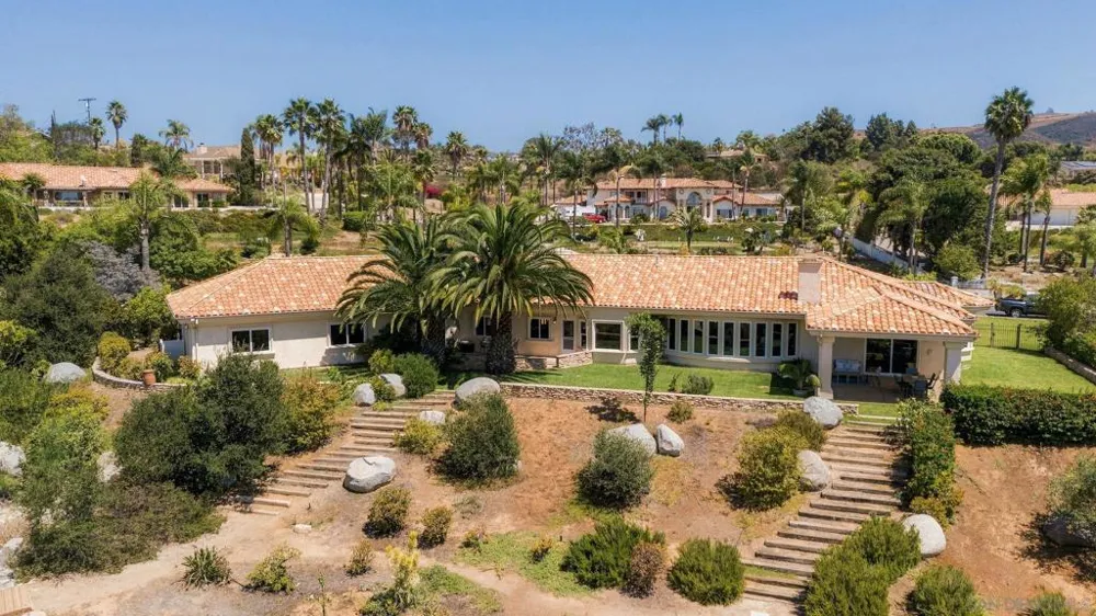 1990 Quail View Dr Vista, CA 92084