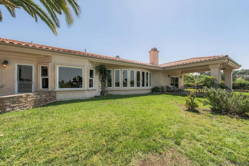 1990 Quail View Dr Vista, CA 92084