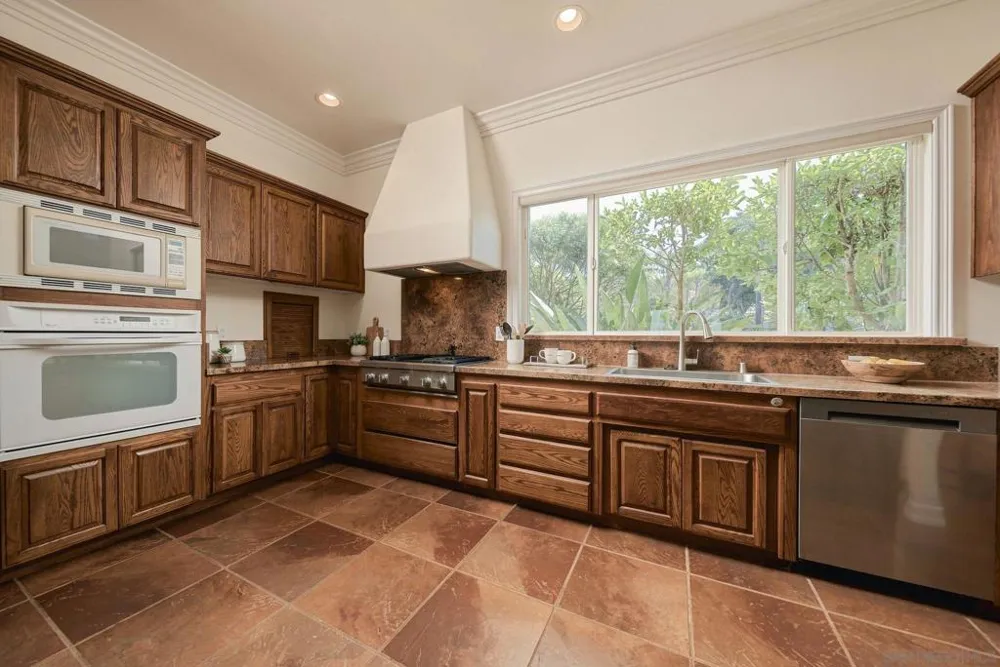 1990 Quail View Dr Vista, CA 92084