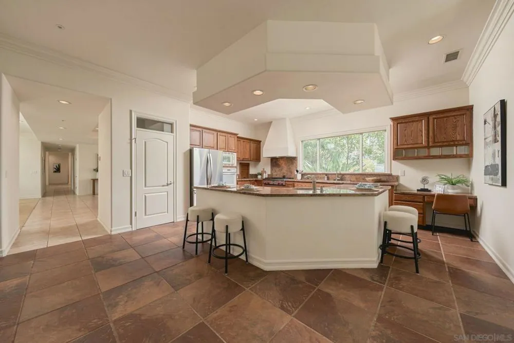 1990 Quail View Dr Vista, CA 92084