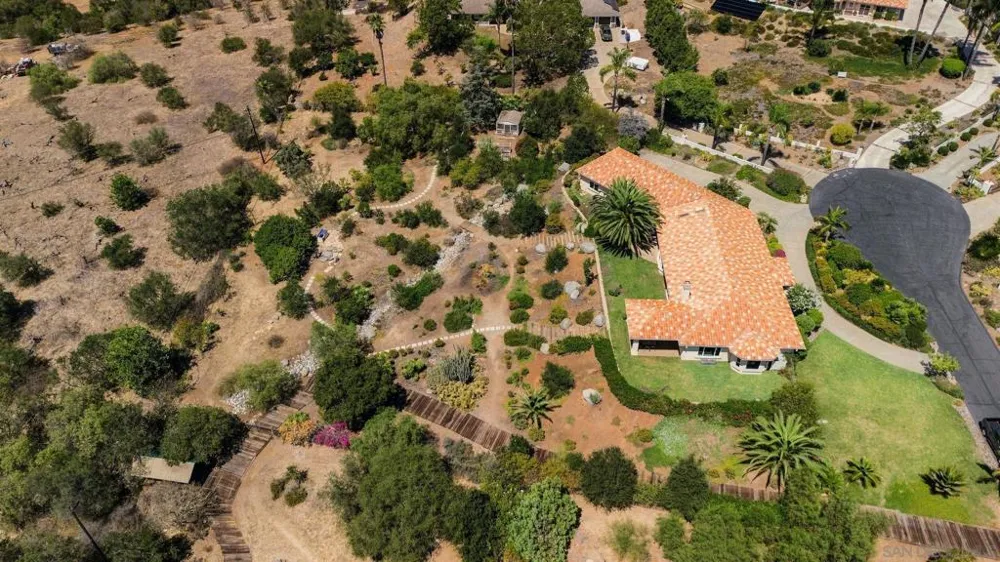 1990 Quail View Dr Vista, CA 92084