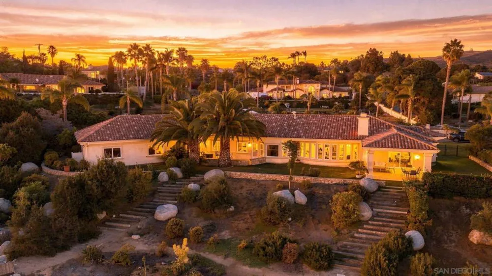 1990 Quail View Dr Vista, CA 92084
