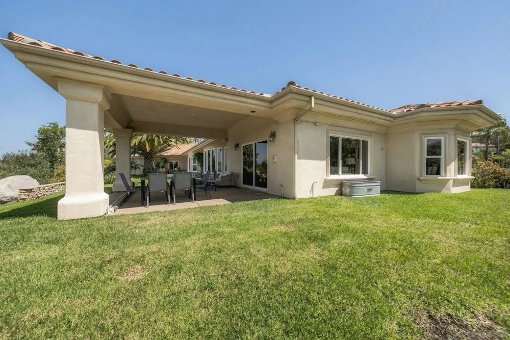 1990 Quail View Dr Vista, CA 92084