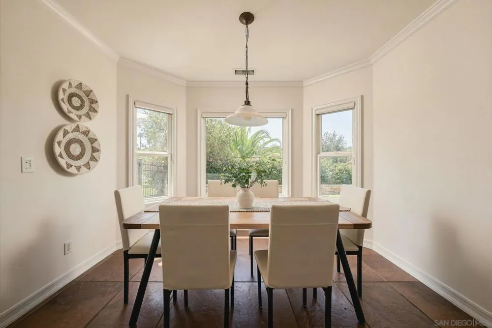 1990 Quail View Dr Vista, CA 92084