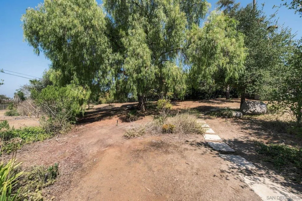 1990 Quail View Dr Vista, CA 92084