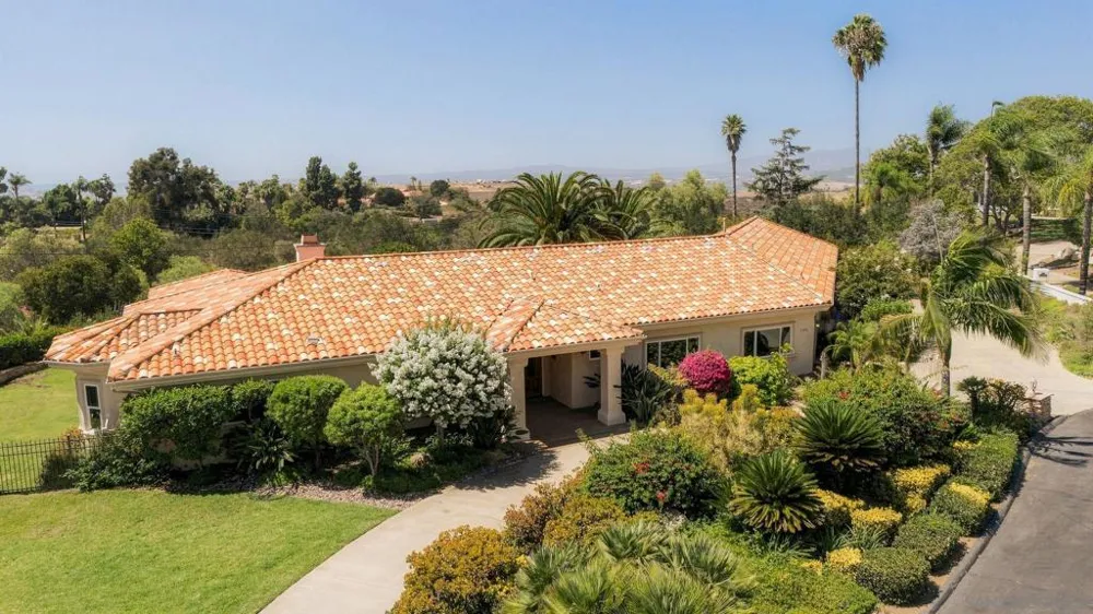 1990 Quail View Dr Vista, CA 92084