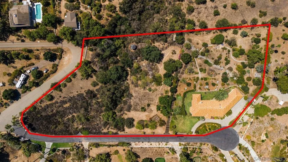 1990 Quail View Dr Vista, CA 92084