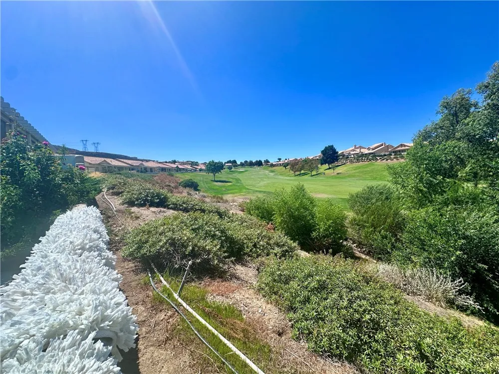4974 Singing Hills Banning, CA 92220