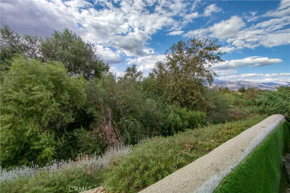 4974 Singing Hills Banning, CA 92220