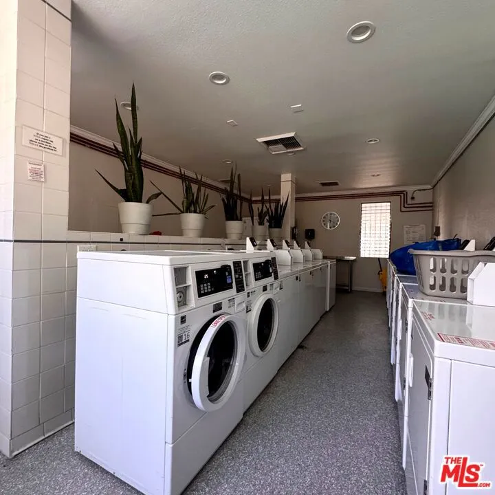 18645 Hatteras Street #263 Tarzana, CA 91356