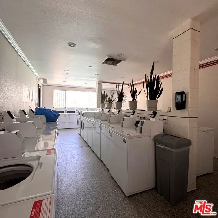 18645 Hatteras Street #263 Tarzana, CA 91356