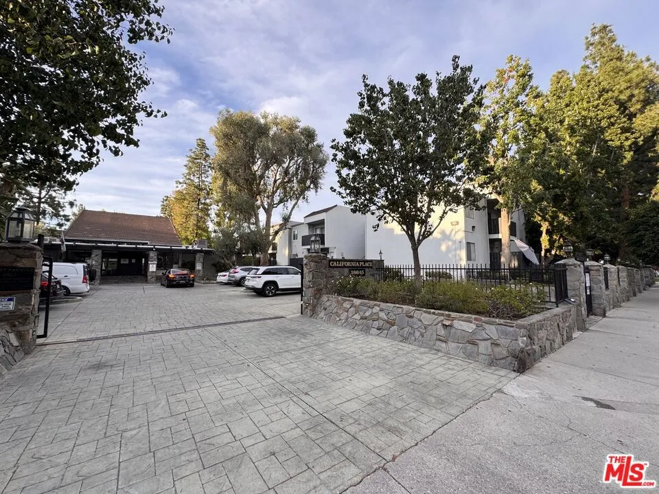 18645 Hatteras Street #263 Tarzana, CA 91356