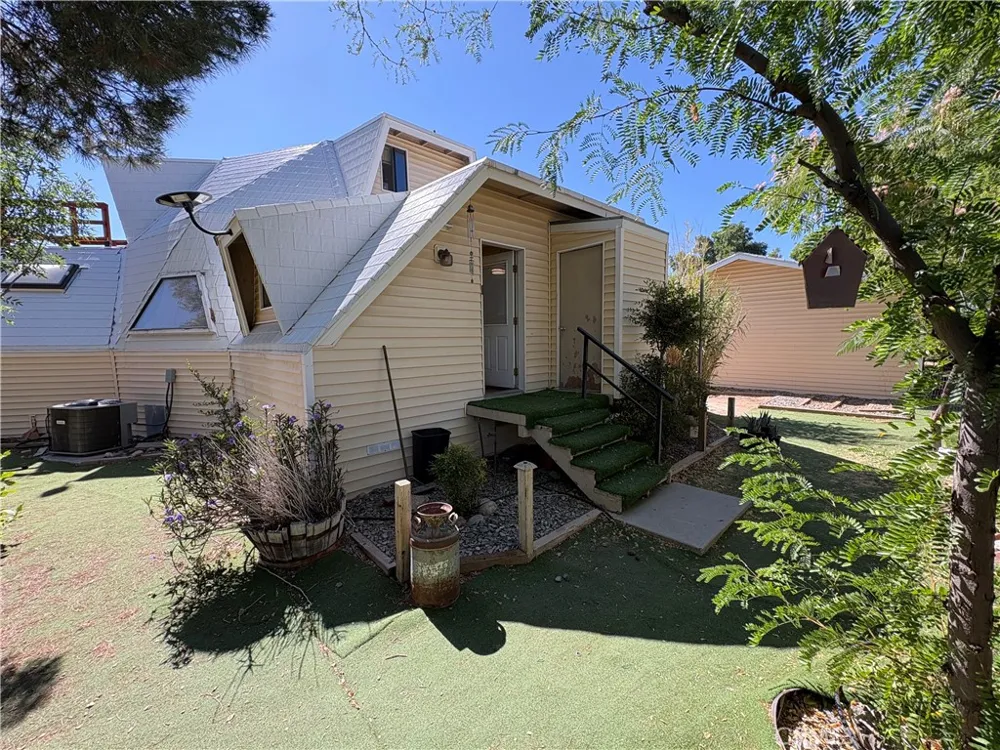 16810 Winona Street Victorville, CA 92395