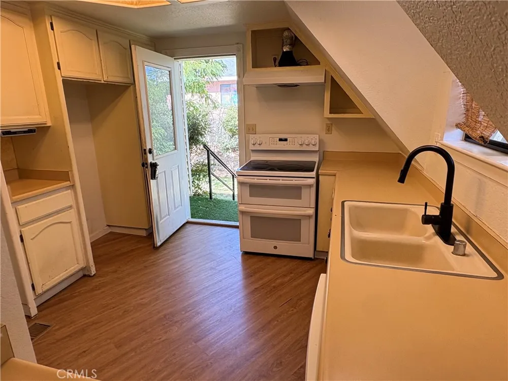 16810 Winona Street Victorville, CA 92395