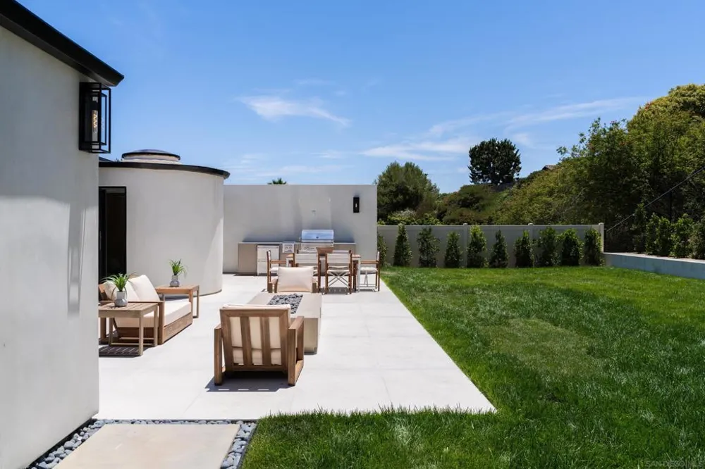 5826 Soledad Mountain Rd La Jolla, CA 92037