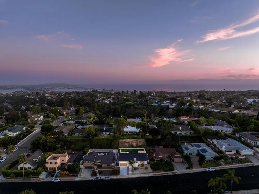 5826 Soledad Mountain Rd La Jolla, CA 92037