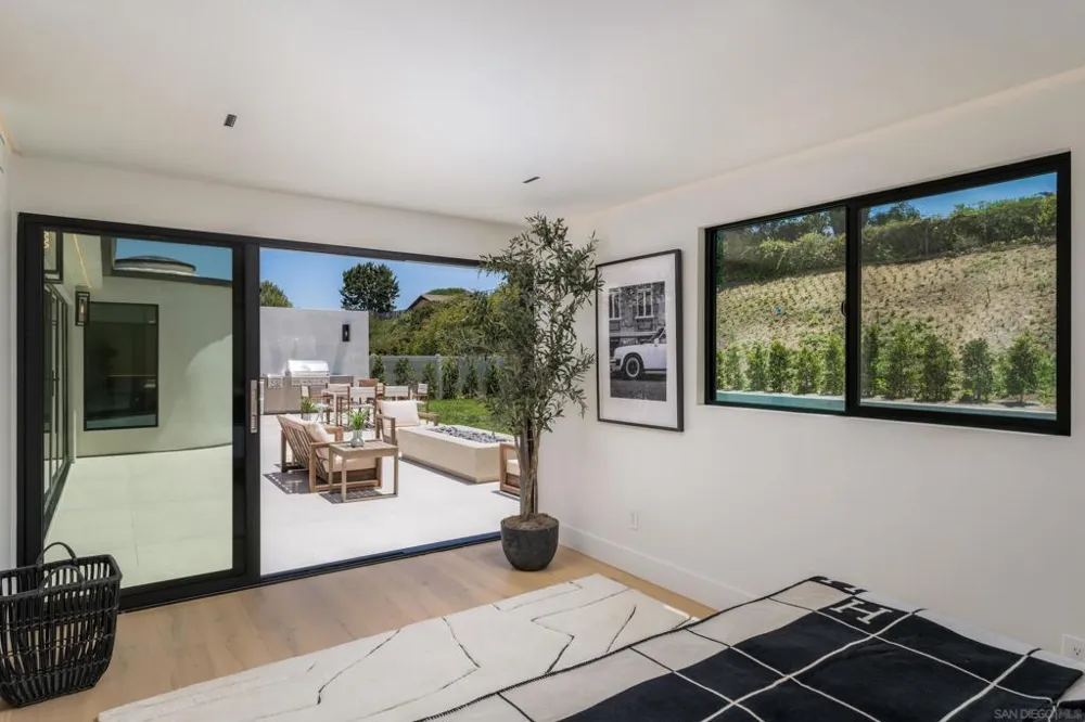 5826 Soledad Mountain Rd La Jolla, CA 92037
