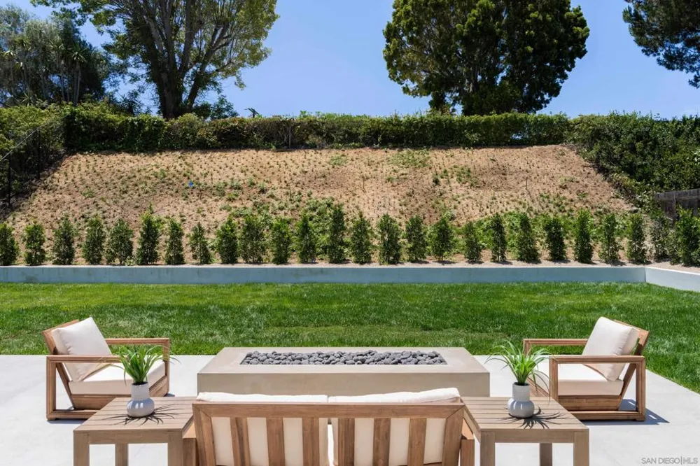 5826 Soledad Mountain Rd La Jolla, CA 92037