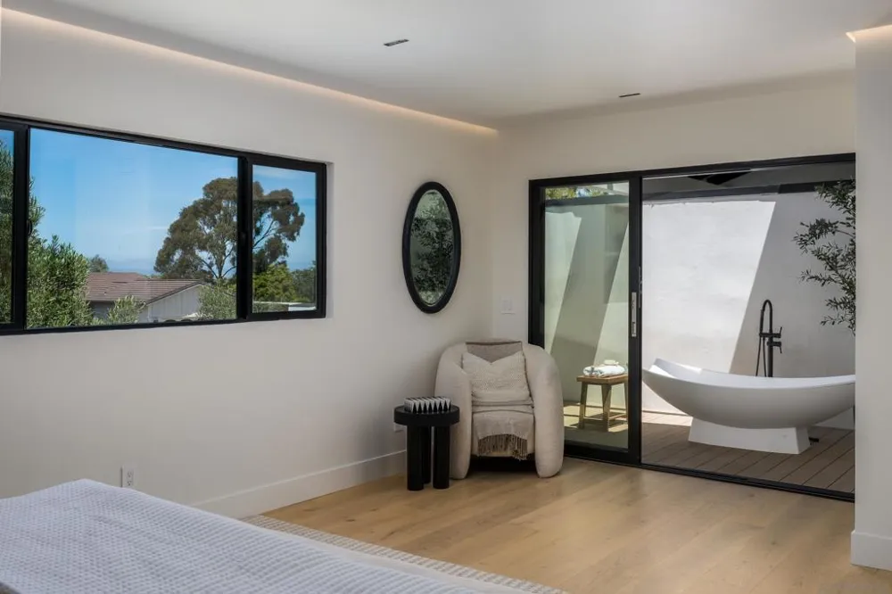 5826 Soledad Mountain Rd La Jolla, CA 92037