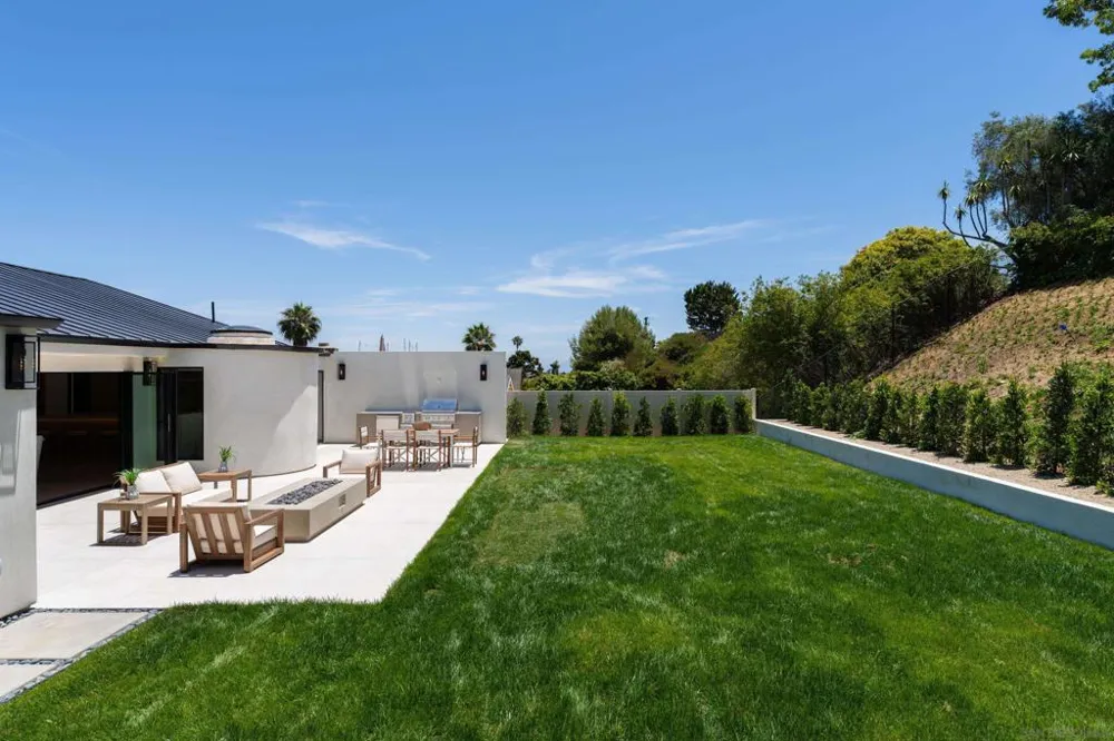 5826 Soledad Mountain Rd La Jolla, CA 92037