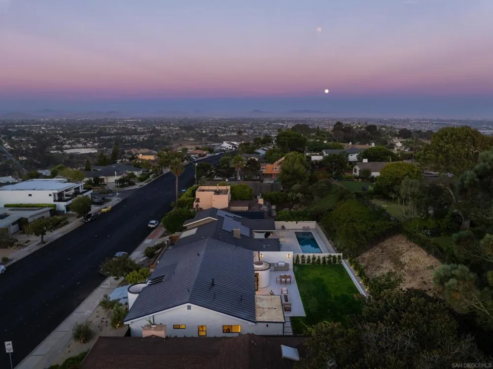 5826 Soledad Mountain Rd La Jolla, CA 92037